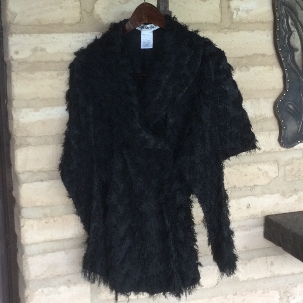 ISSEY MIYAKE BLACK TEXTURED LONG SLEEVE JACKET….